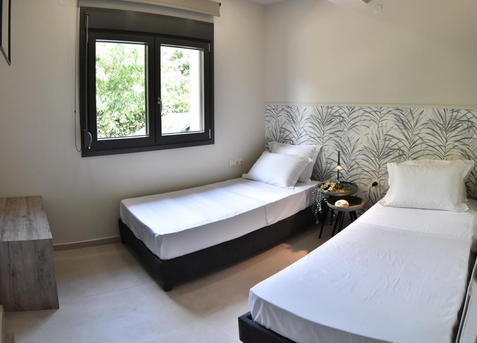 Welcome Inn Palaiontsiflikion Exterior photo